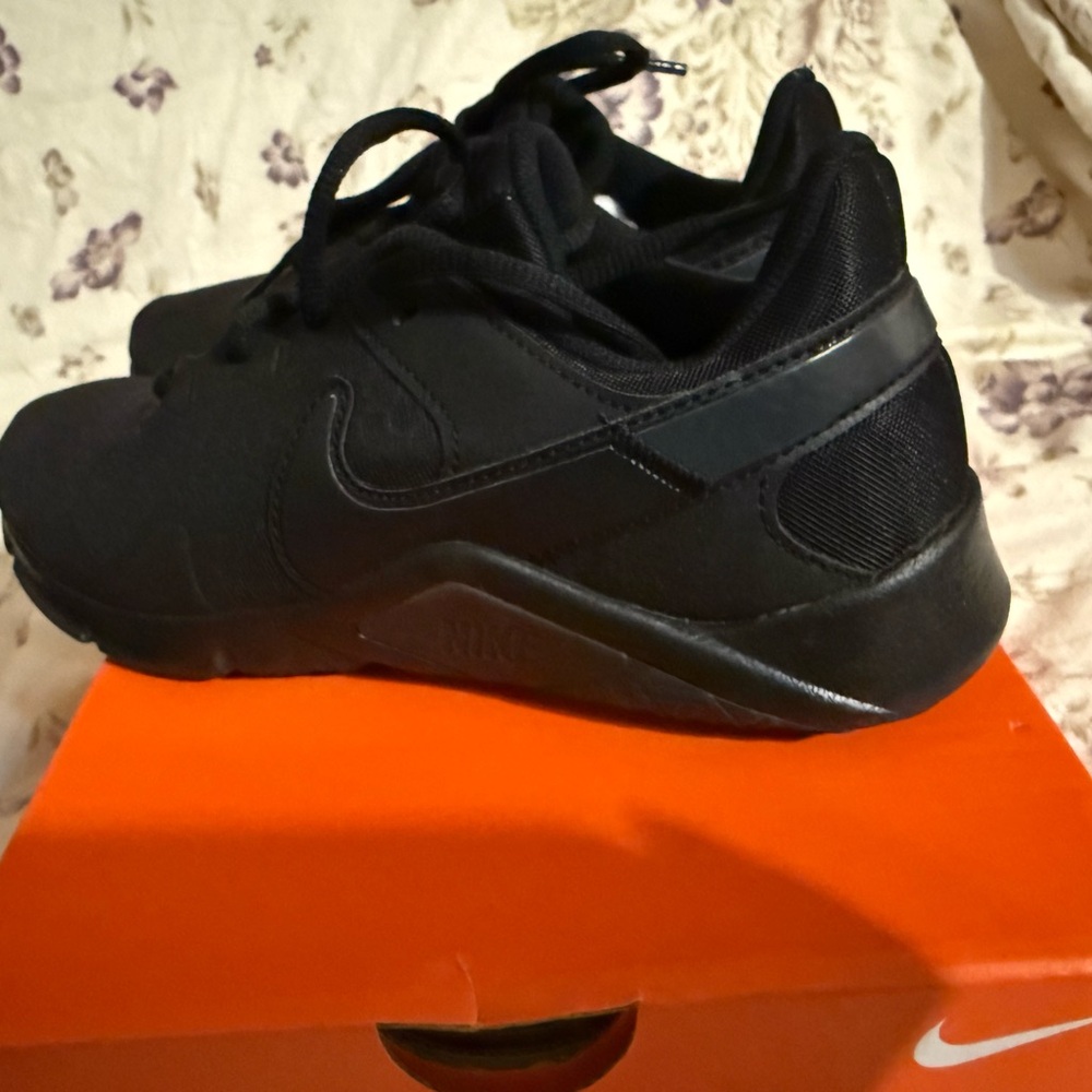 Nike Legend Essential 2 Women's Shoes - Black and White